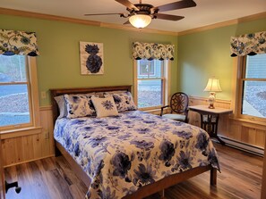 3 bedrooms, free WiFi, bed sheets, wheelchair access