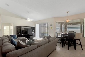 Living area - 6 bedroom private vacation home in kissimmee (Kissimmee)