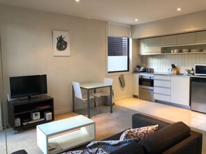 Deluxe Apartment | Living area - Lighter Quay (Auckland)