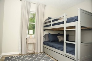 2 quartos, ferros/tábuas de passar roupa, Wi-Fi, roupa de cama