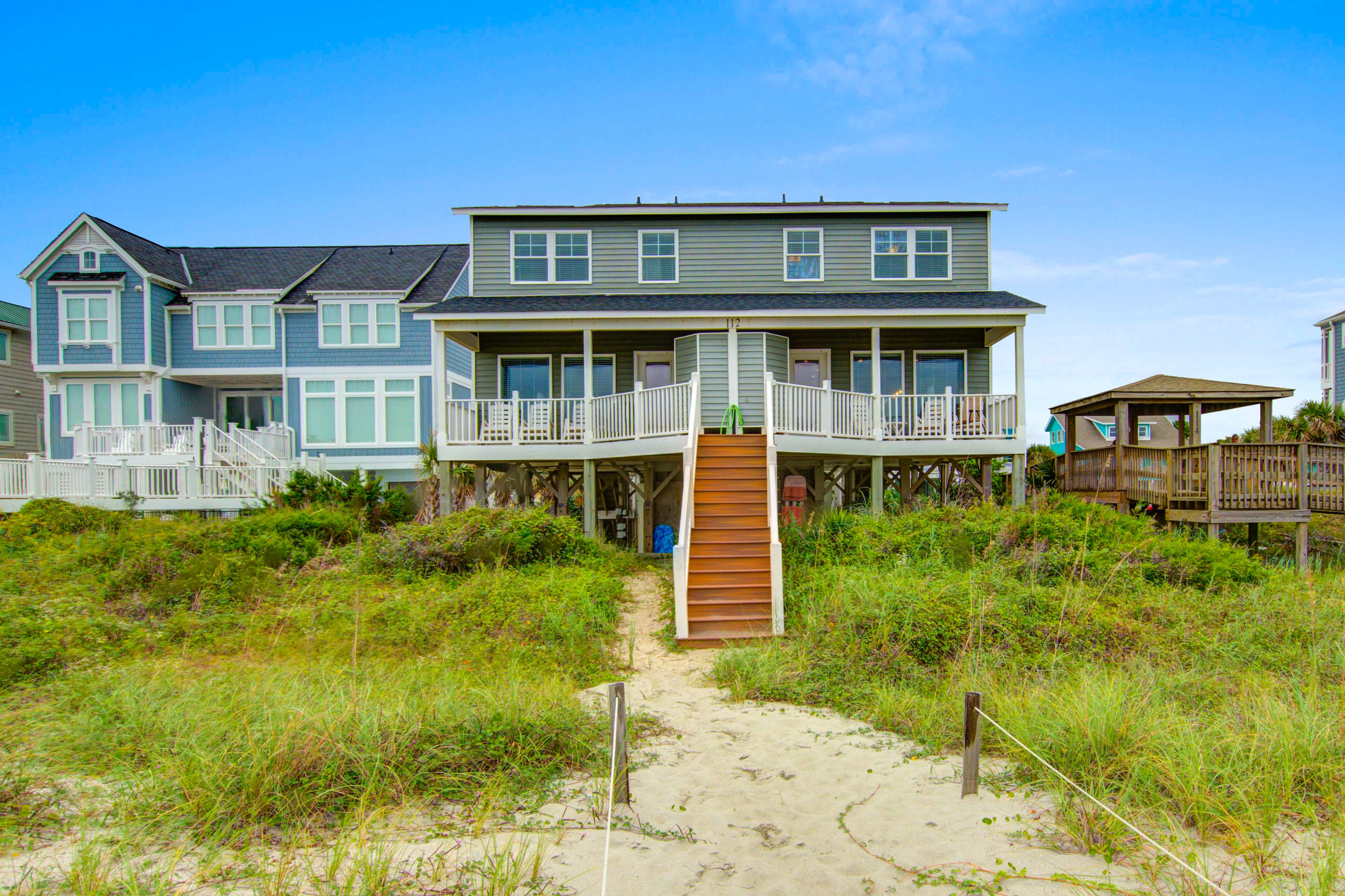 Outstanding Beachfront Family Duplex w/Free WiFi, Patio, Deck, Central AC, W/D