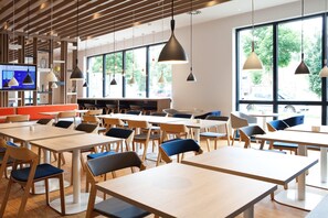 Free continental breakfast on weekdays  - Holiday Inn Express Offenburg by IHG (Offenburg)