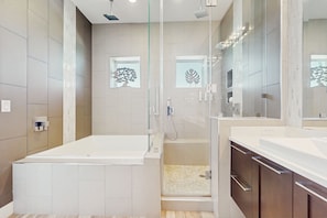 Hair dryer, towels - Modern Townhouse with Gulf & Lake Padre Views, WiFi, Central AC, & Washer/Dryer (Corpus Christi)
