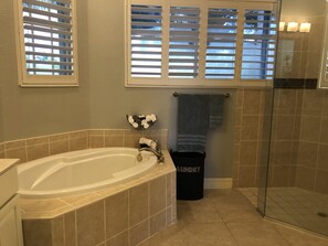 Combined shower/bathtub, hair dryer, bidet, towels - Luxury Home with Waterfront View (Cape Coral)