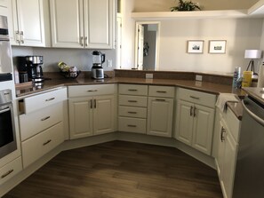 Fridge, microwave, oven, stovetop - Luxury Home with Waterfront View (Cape Coral)