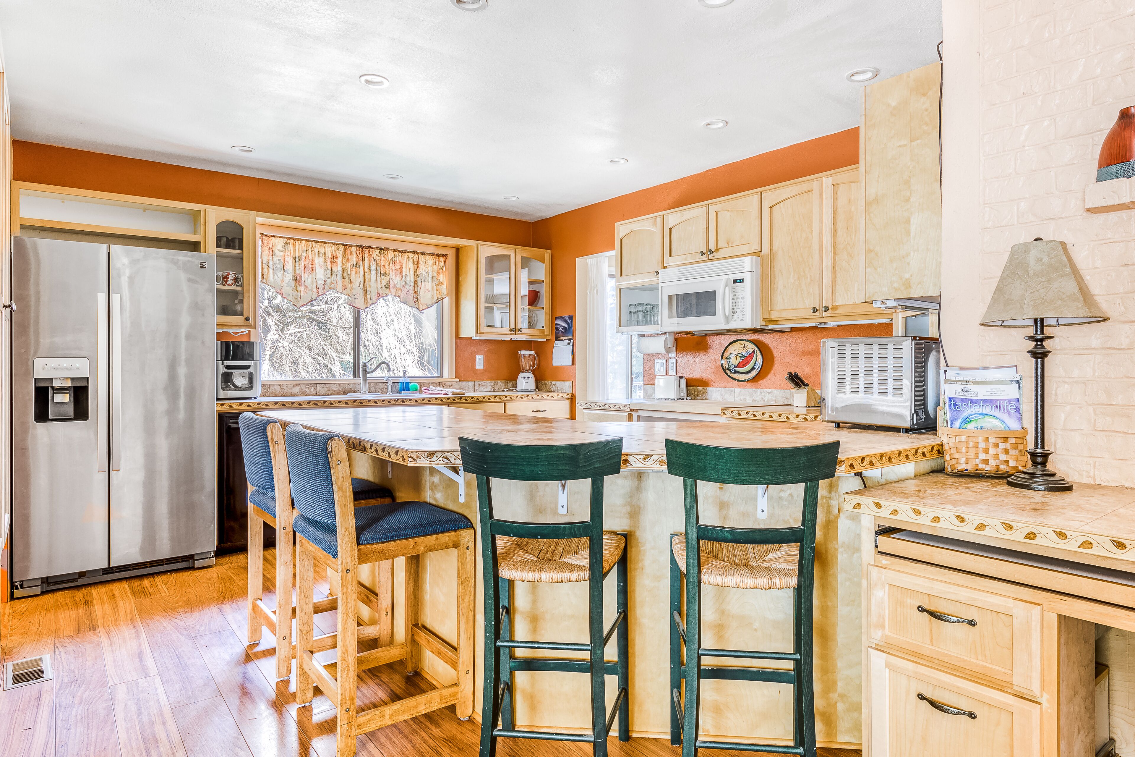 Refrigerador, microondas, lavavajillas y cafetera y tetera 