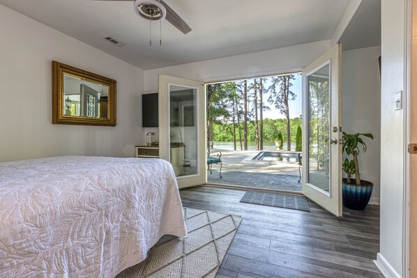 5 bedrooms, iron/ironing board, free WiFi, bed sheets