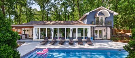 Outdoor pool, a heated pool