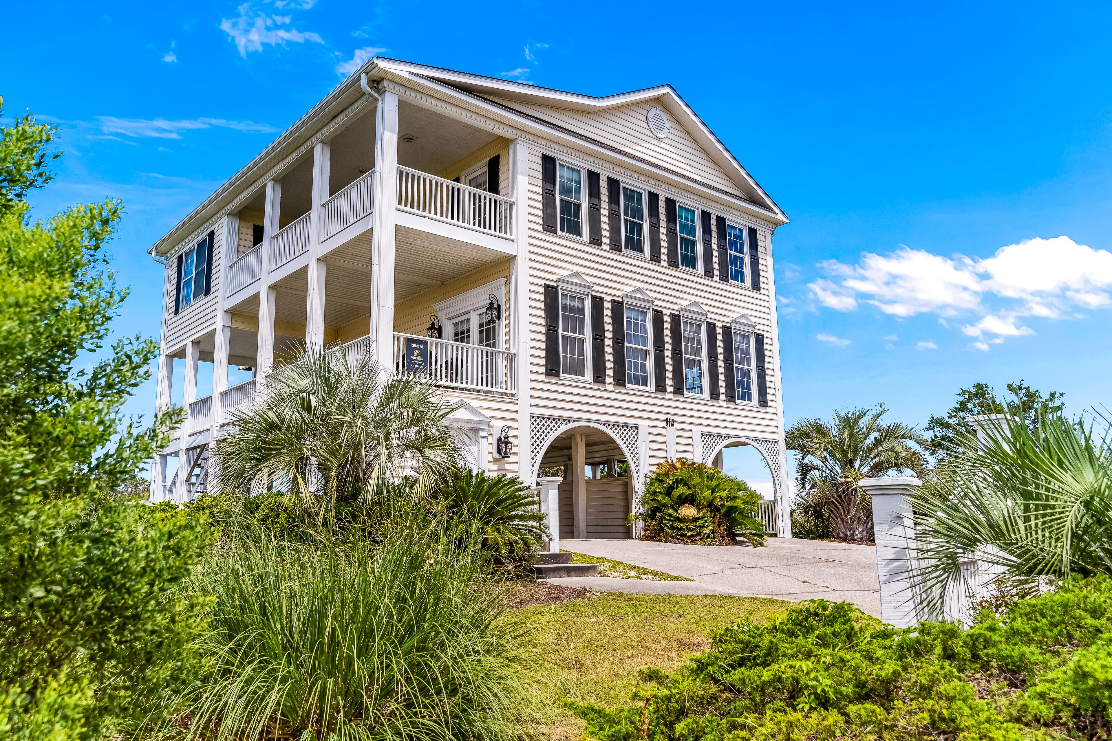 Beachside home with ocean view decks, WiFi, and washer/dryer