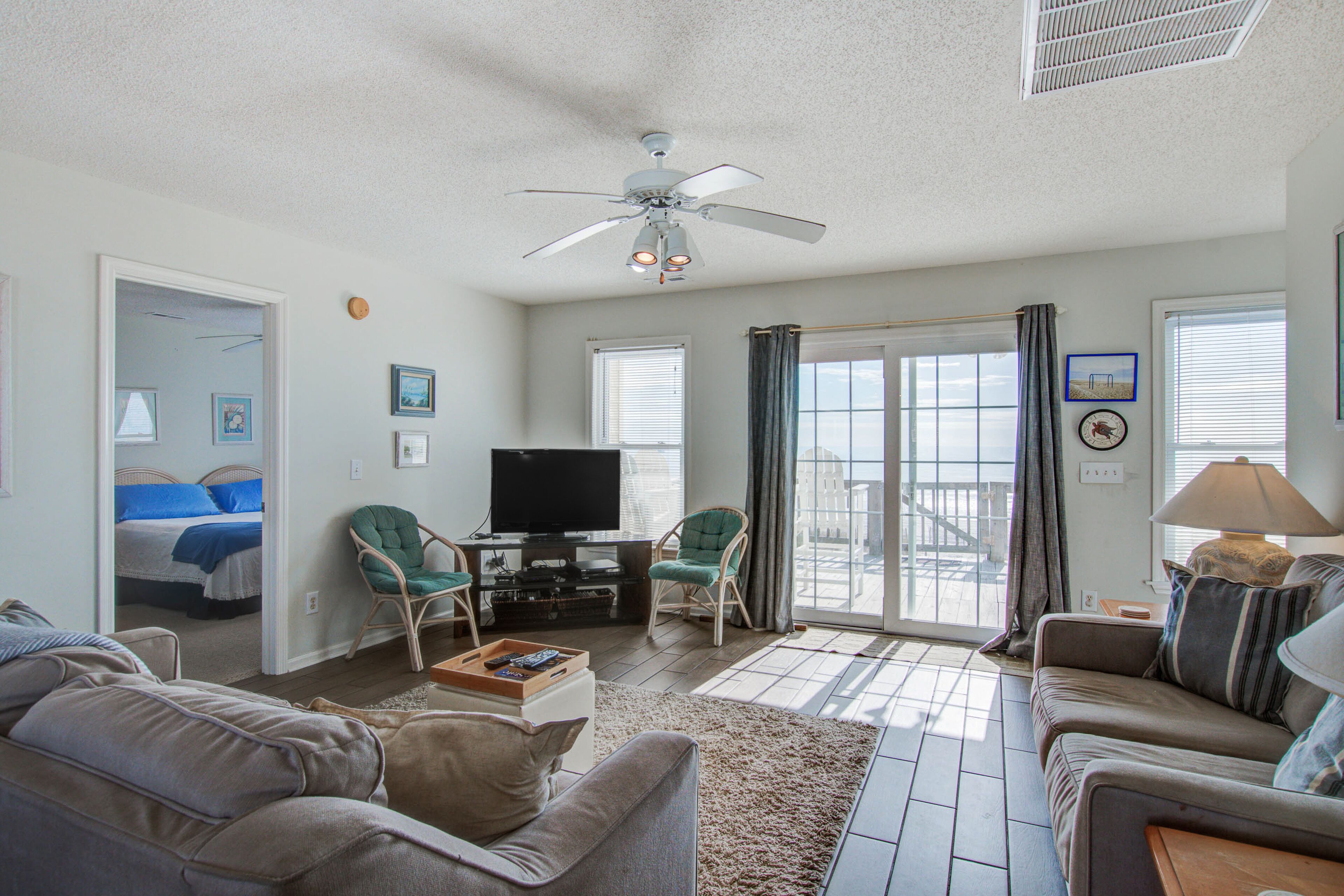 Oceanfront Alfresco Living - Private Walkway to Beach, WiFi & Washer/Dryer
