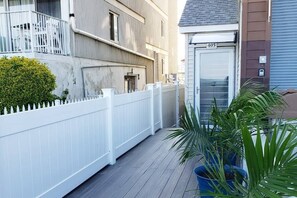 Property grounds - Modern Beachfront Suite 206 (Ocean City)