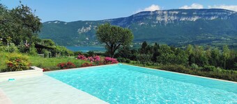 Lovely 3 bedrooms apartment AKANISHTA with terrace  