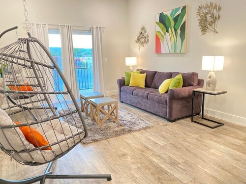 Cozy Condo Near Main w/Hammocks