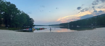 Eagle Rock Resort 1 Block from the Lake ONLY EAGLE ROCK MEMBERS MAY RENT