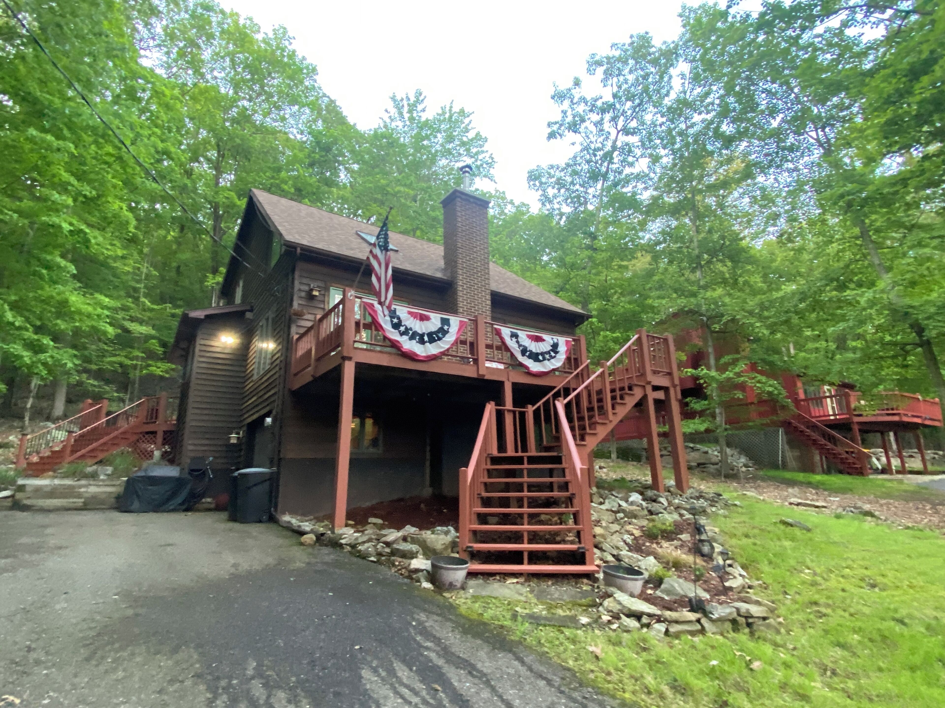 Eagle Rock Resort 1 Block from the Lake *Property Owners Only*