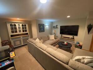 Televisor intel·ligent, llar de foc, videojocs i reproductor de DVD 