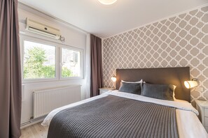 1 slaapkamer, een strijkplank/strijkijzer, wifi, beddengoed
