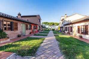 Exterior - Thyme apt with shared pool, Castiglione del Lago, Italy (Castiglione del Lago)