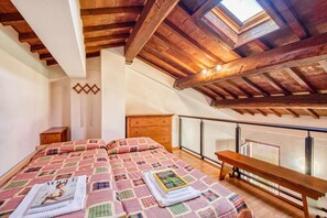 3 室のベッドルーム、WiFi (無料)、ベッドシーツ