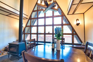 Dining - Charming cabin near in near Yosemite! (Mariposa)