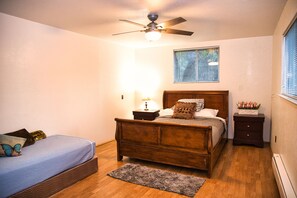 3 bedrooms, free WiFi, bed sheets - Charming cabin near in near Yosemite! (Mariposa)