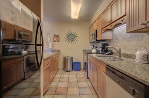 Fridge, microwave, oven, stovetop - Spacious 3-Bedroom + Loft at Timber Run – Mountain Comfort with Resort-Style Ame (Steamboat Springs)