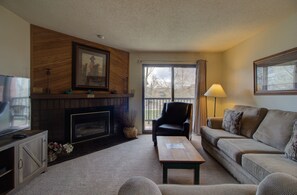 TV, fireplace