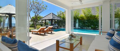 فيلا فاخرة - ٤ غرف نوم - بمسبح خاص - منظر للشاطئ | منطقة المعيشة