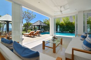 Luxury-Villa, 4 Schlafzimmer, eigener Pool, Strandblick | Wohnbereich