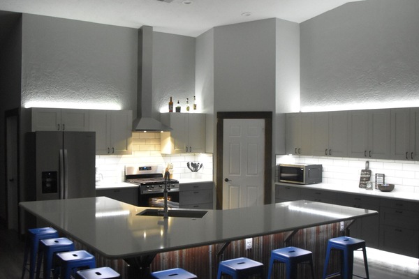 KĂŒhlschrank, Mikrowelle, Ofen, Herdplatte