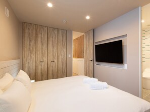 Olaf House, Non Smoking | 3 bedrooms, individually decorated, individually furnished, desk