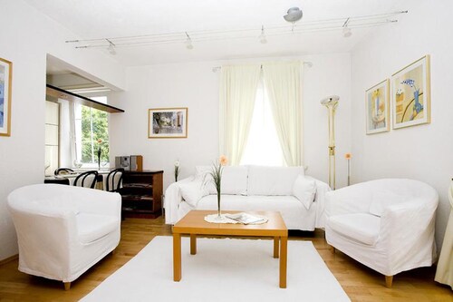 Helle Ferienwohnung "Bregenz 6 Top 3" mit WLAN, Balkon, Terrasse & Garten