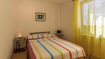 1 bedroom, free WiFi, bed sheets