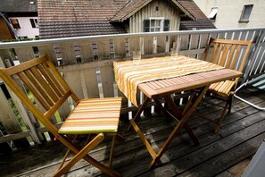 Outdoor dining - Charming Apartment "Bregenz 6 Top 2" with Wi-Fi, Balcony, Terrace & Garden (Bregenz)