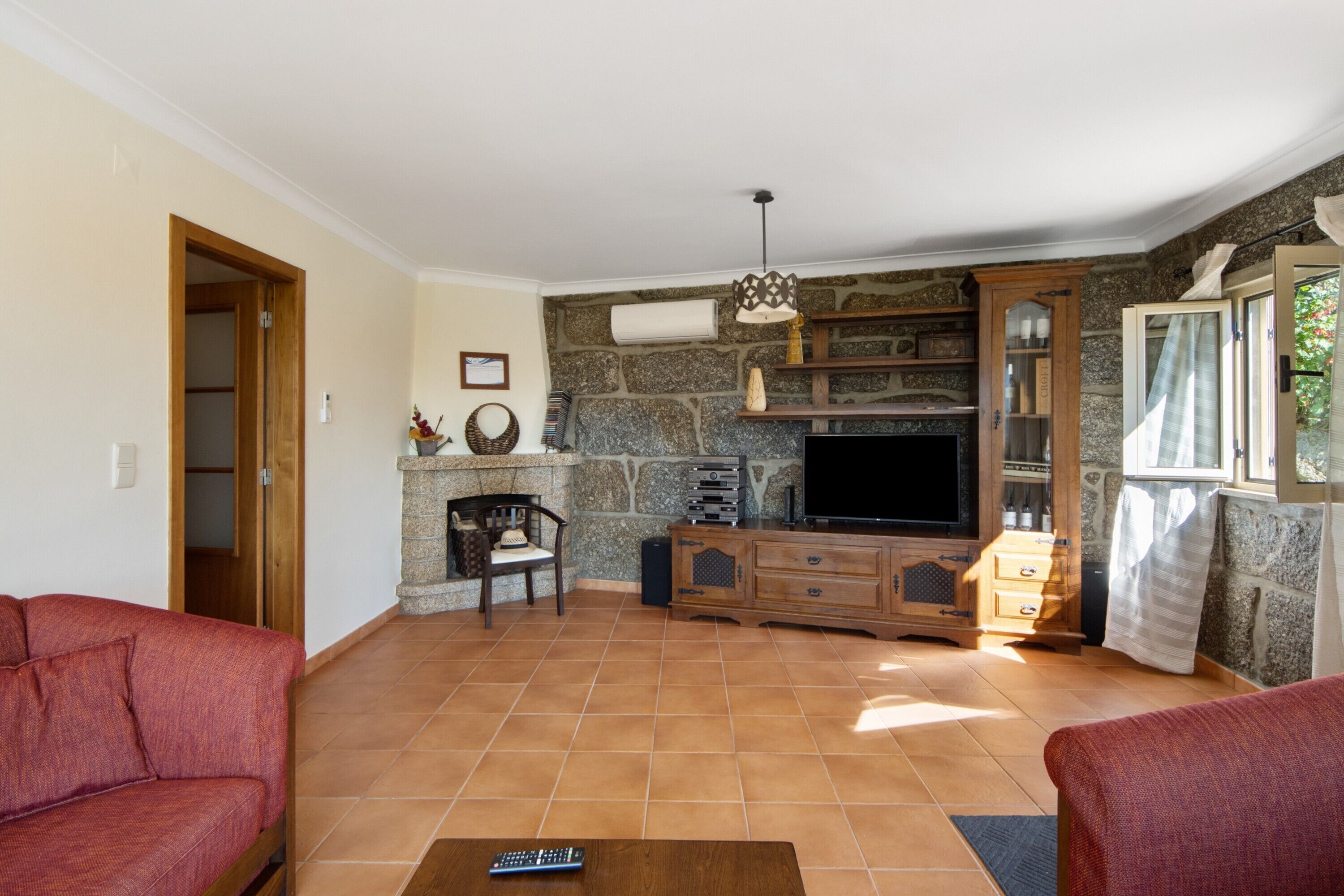 Televisión, chimenea