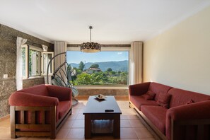 Televisie en een open haard