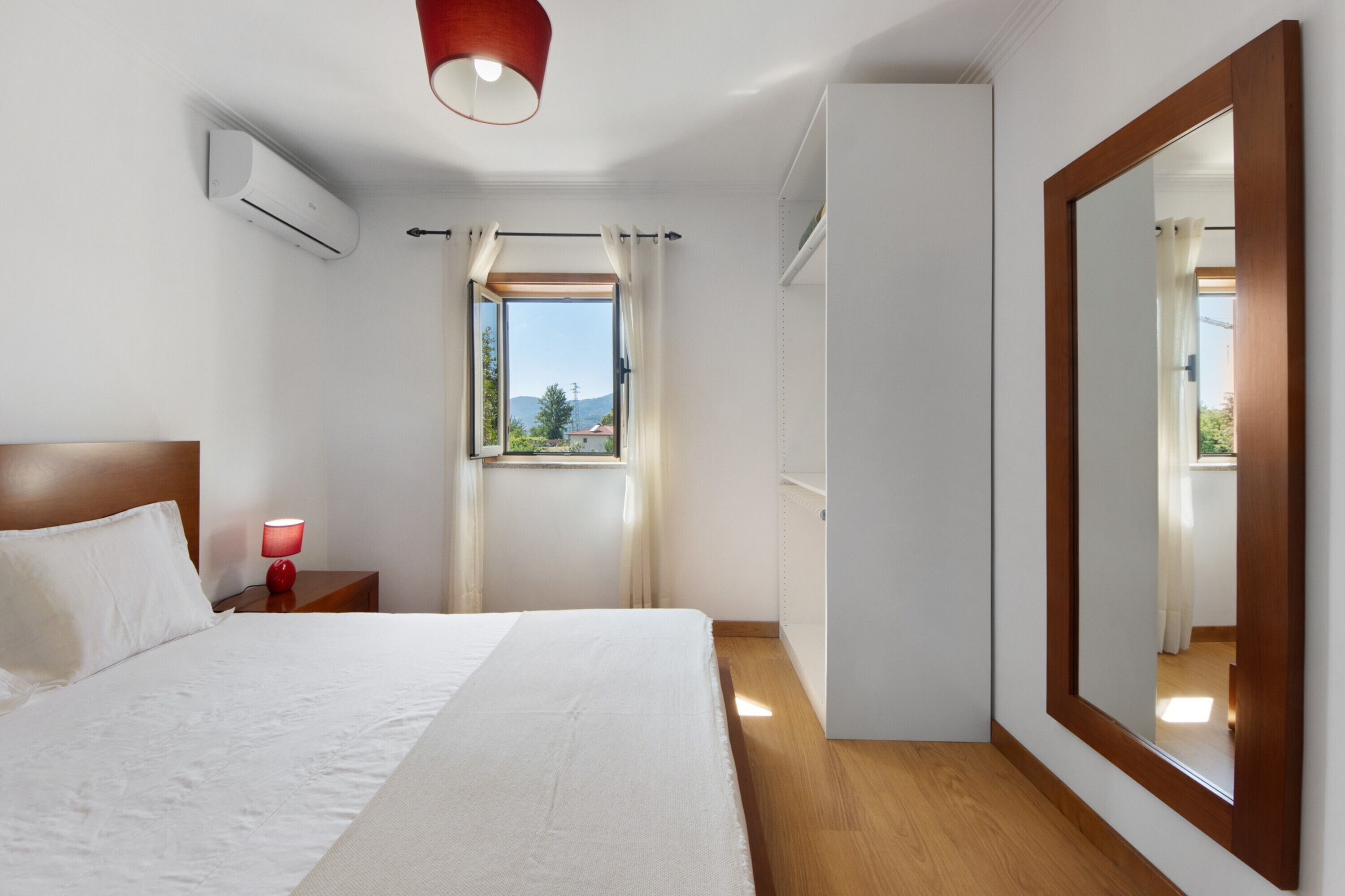 3 chambres, fer et planche à repasser, Wi-Fi gratuit, draps fournis