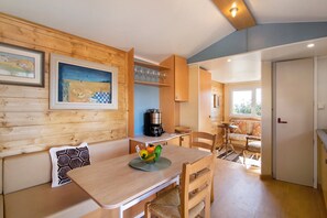 Dining - Cabana Garden House with Shared Pool, Panoramic View & Wi-Fi (Loulé)