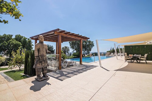 Cabana Garden House with Shared Pool, Panoramic View & Wi-Fi