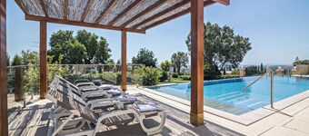 Cabana Garden House avec piscine partagée, vue panoramique et Wi-Fi