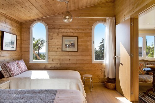Cabana Garden House with Shared Pool, Panoramic View & Wi-Fi