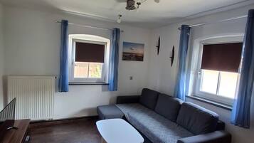 Fernseher, Tischtennisplatte