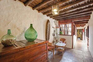 Interior - Holiday Home Casa Rural Vidal with Sea View, Jacuzzi, Wi-Fi, A/C & Terrace; Parking Available (Guia de Isora)