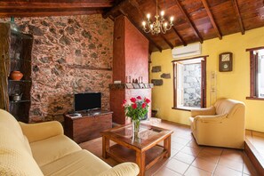 Télévision, cheminée