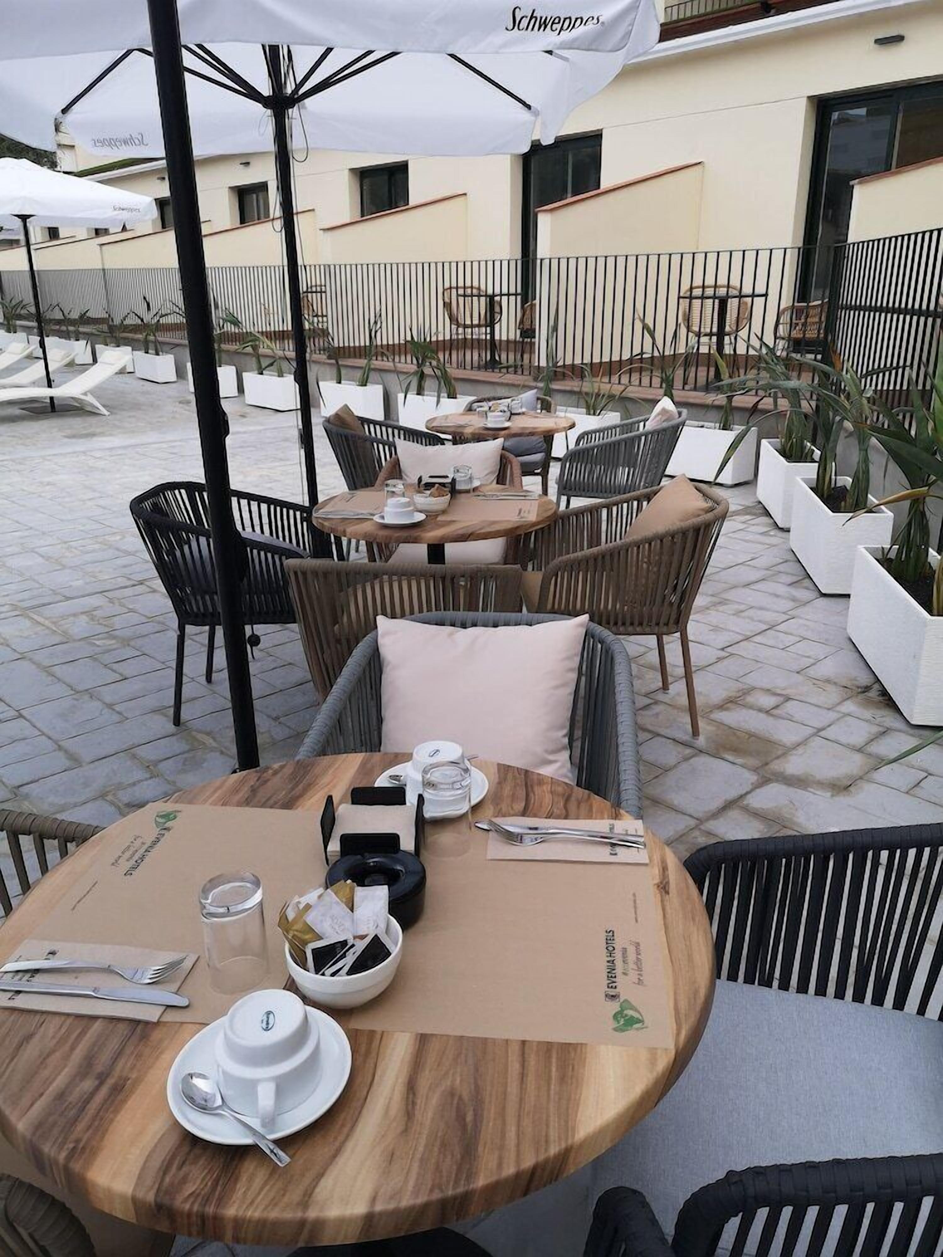 تناول الطعام بالخارج