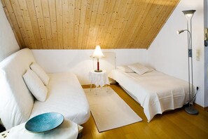 Iron/ironing board, free WiFi, bed sheets