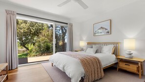 4 Schlafzimmer, Schreibtisch, Bügeleisen/Bügelbrett, Reisekinderbett