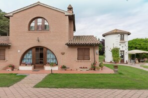 Exterior - Olive apt With Shared Pool (Castiglione del Lago)