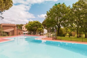 Seasonal outdoor pool - Rosemary apt With Shared Pool Family fun (Castiglione del Lago)