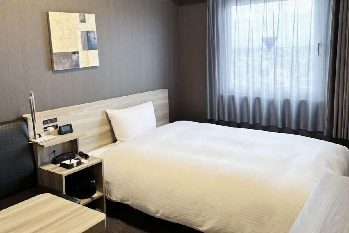 1 quarto, Wi-Fi de cortesia, roupa de cama